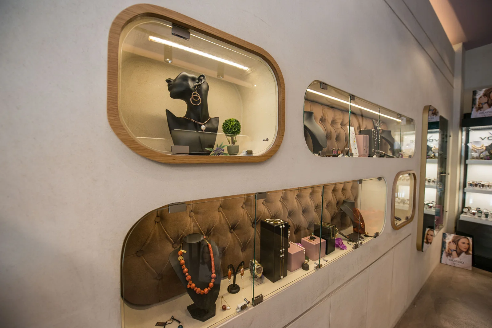 Interior photography — jewelry display — ORIA.FILMS